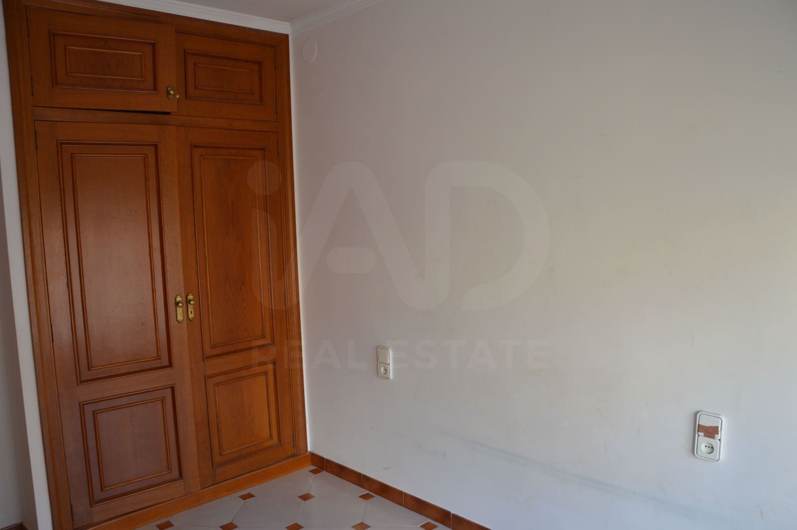 6 bedroom Apartment for rent in Tarragona city with garage - € 1,000 (Ref: 10165994)
