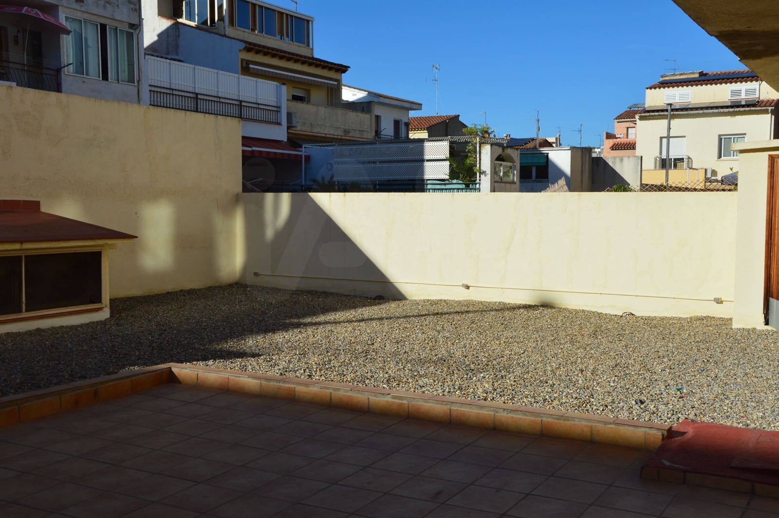 6 bedroom Apartment for rent in Tarragona city with garage - € 1,000 (Ref: 10165994)