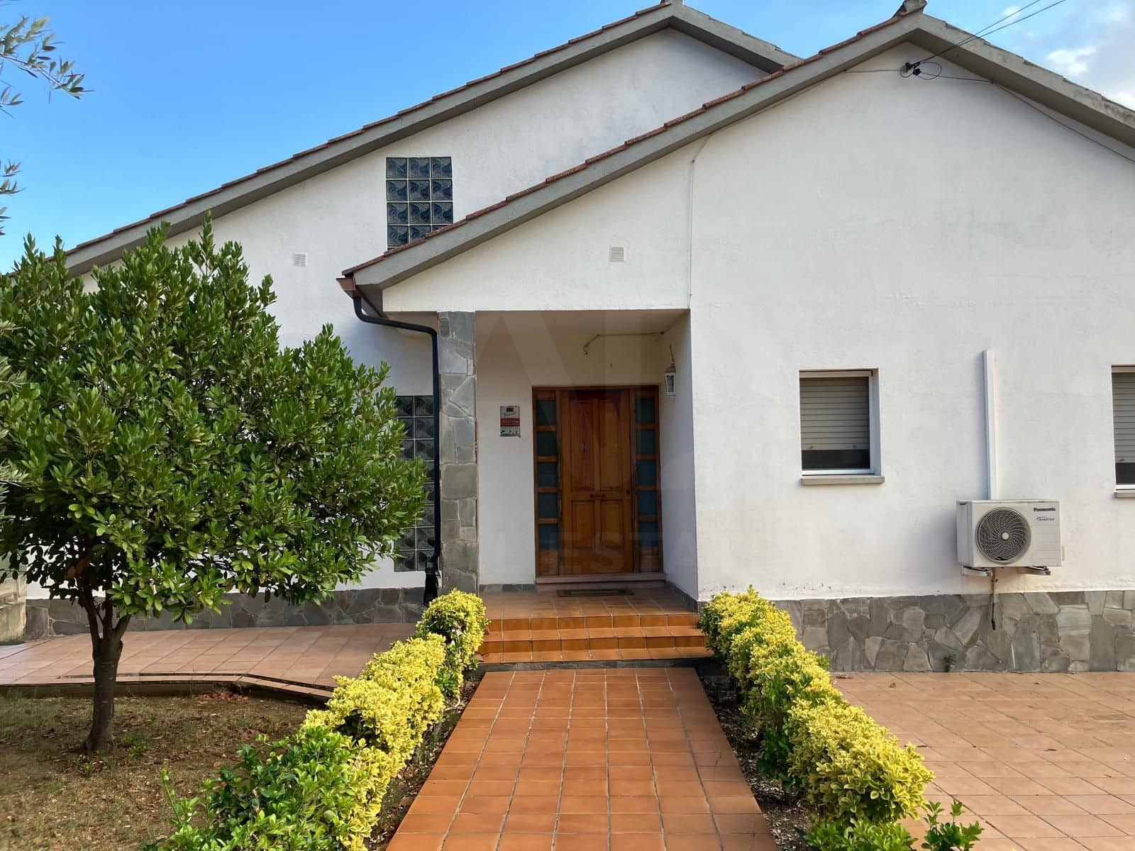 3 bedroom Villa for sale in Llica de Vall with garage - € 425,000 (Ref: 10167552)