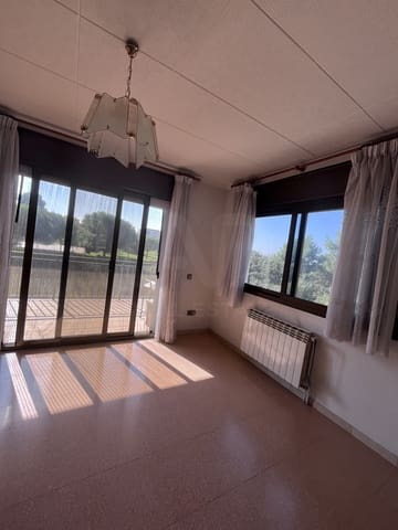 3 slaapkamer Villa te koop in Lliçà de Vall met garage - € 425.000 (Ref: 10167552)