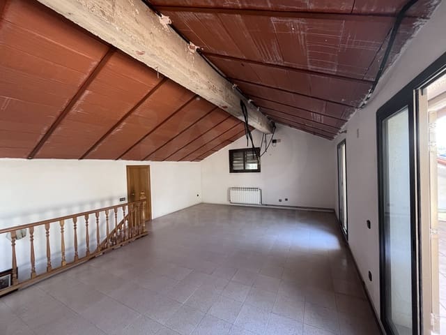 3 slaapkamer Villa te koop in Lliçà de Vall met garage - € 425.000 (Ref: 10167552)