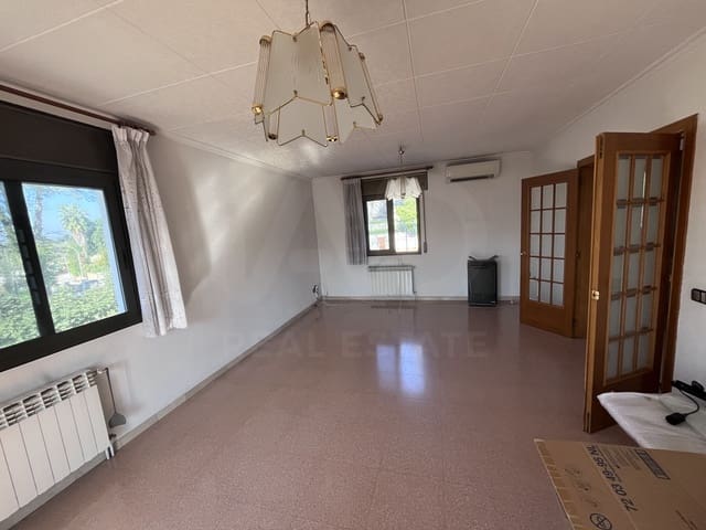 3 slaapkamer Villa te koop in Lliçà de Vall met garage - € 425.000 (Ref: 10167552)