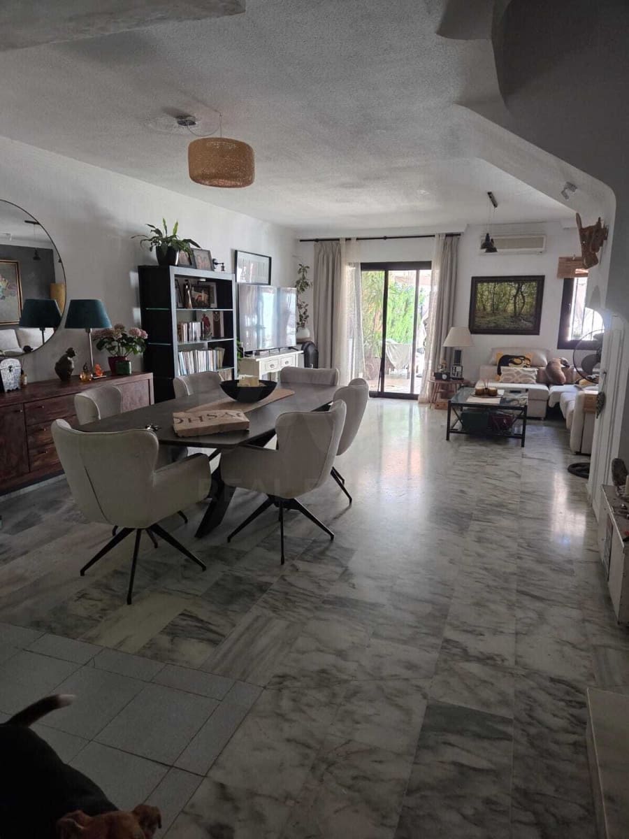 4 soveværelse Rækkehus til salg i Bel-Air med swimmingpool - € 550.000 (Ref: 10167560)