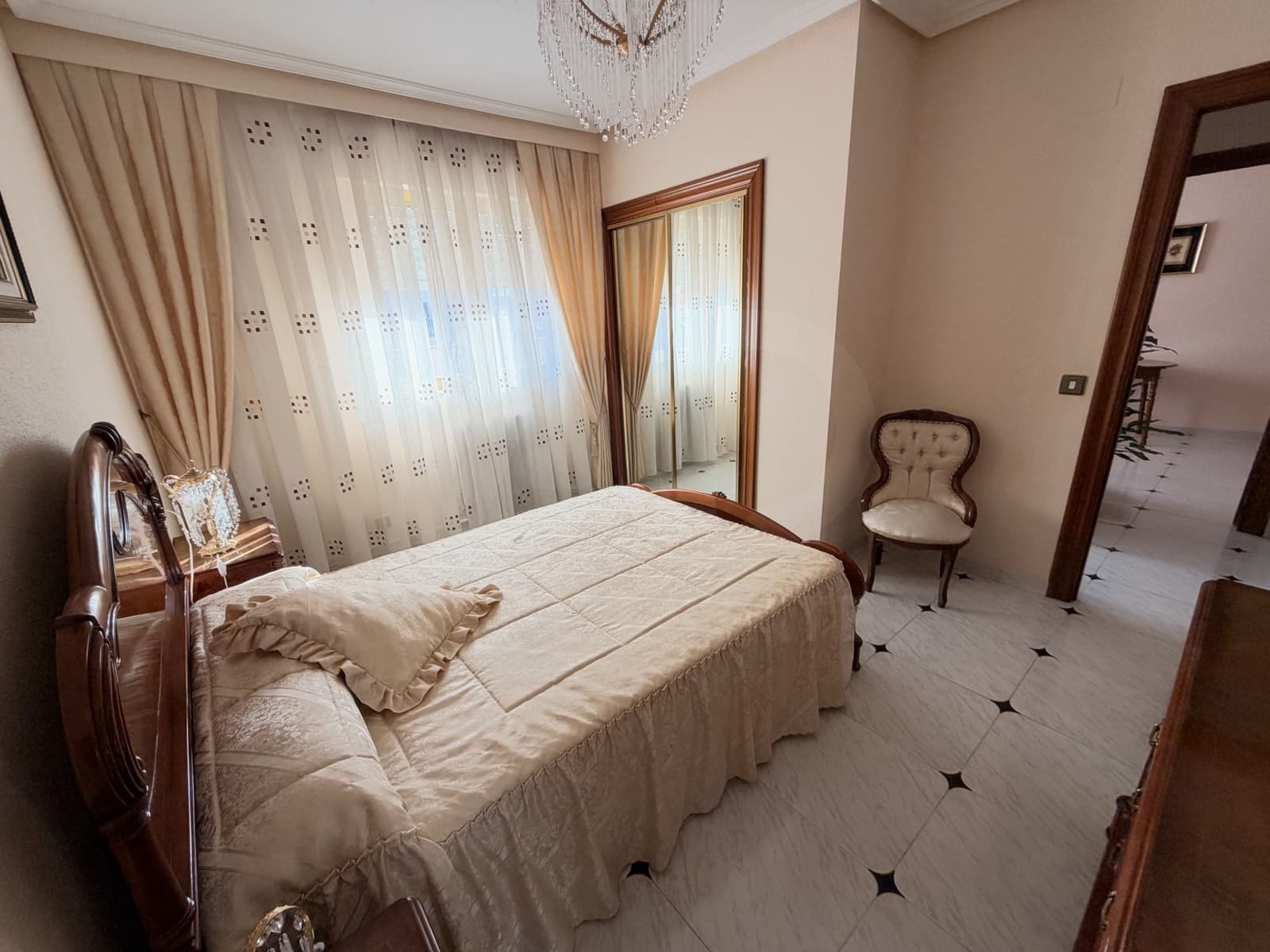 3 bedroom Penthouse for sale in Salamanca city with garage - € 140,000 (Ref: 10167563)