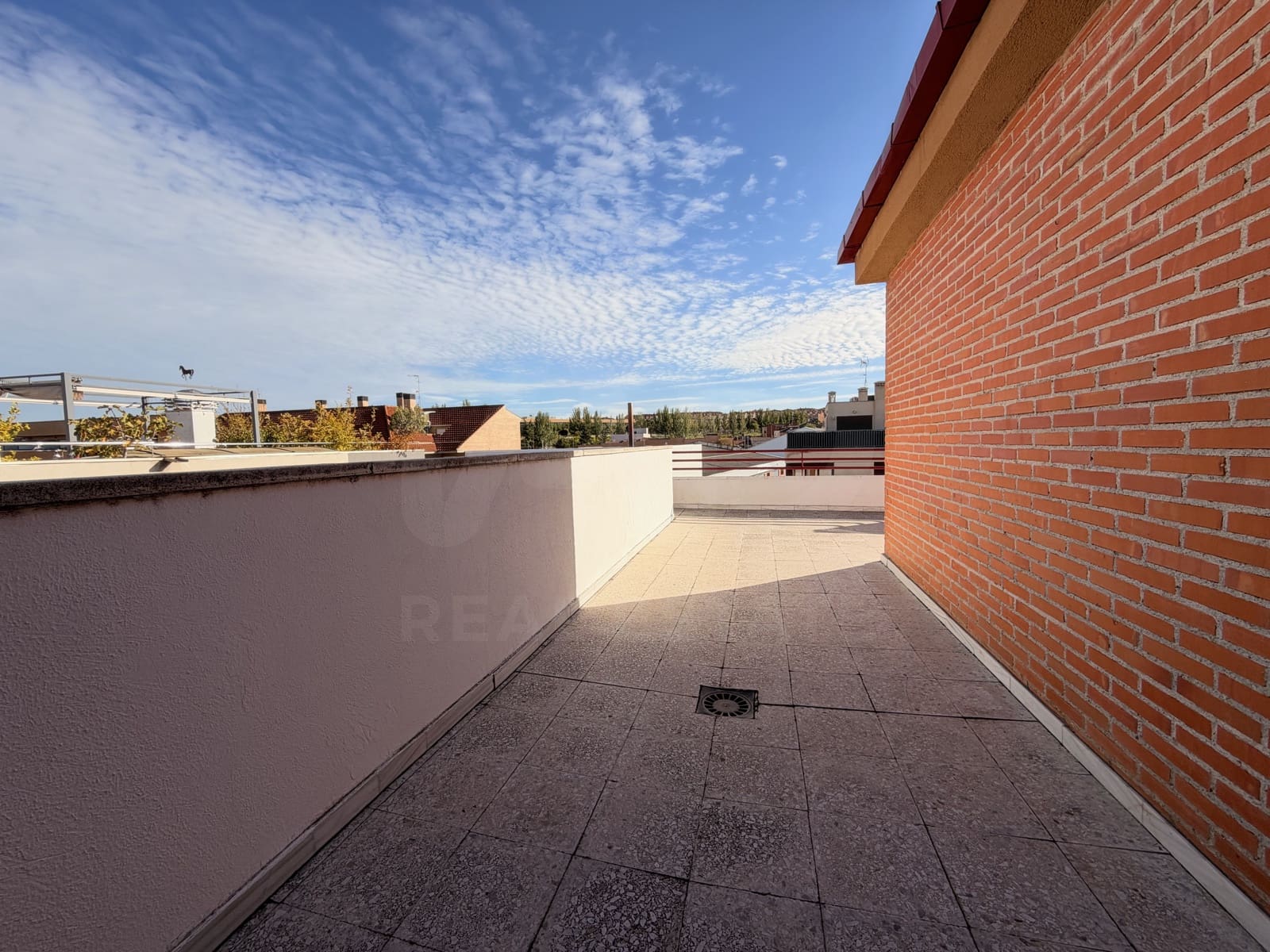 3 bedroom Penthouse for sale in Salamanca city with garage - € 140,000 (Ref: 10167563)
