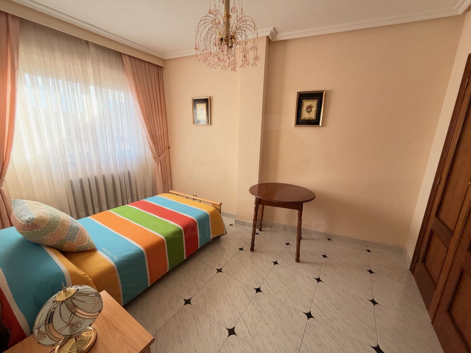 3 bedroom Penthouse for sale in Salamanca city with garage - € 140,000 (Ref: 10167563)