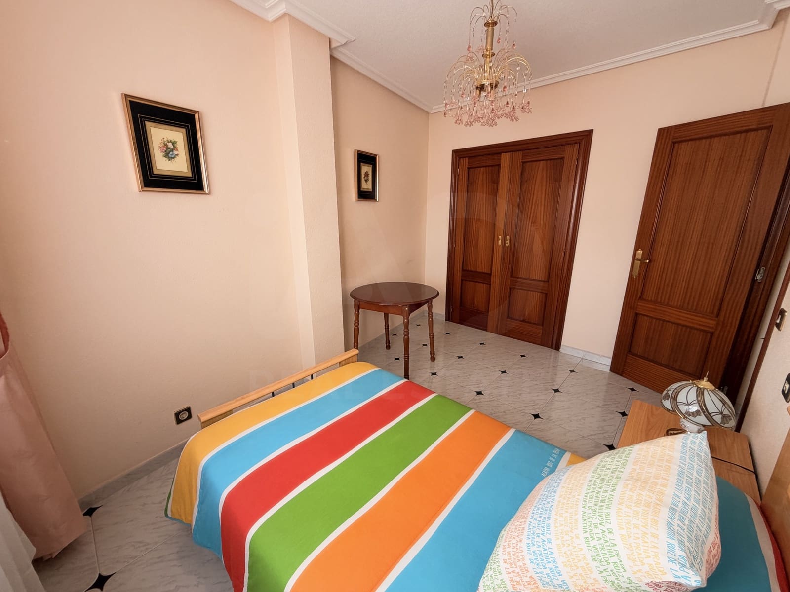 3 bedroom Penthouse for sale in Salamanca city with garage - € 140,000 (Ref: 10167563)
