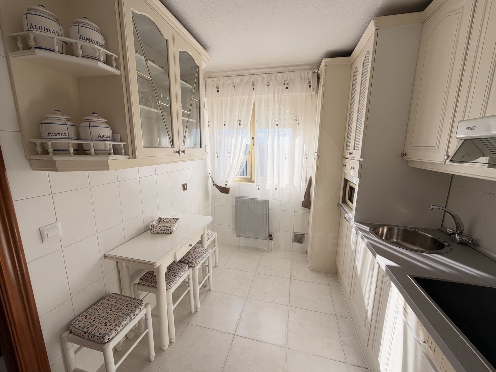 3 bedroom Penthouse for sale in Salamanca city with garage - € 140,000 (Ref: 10167563)
