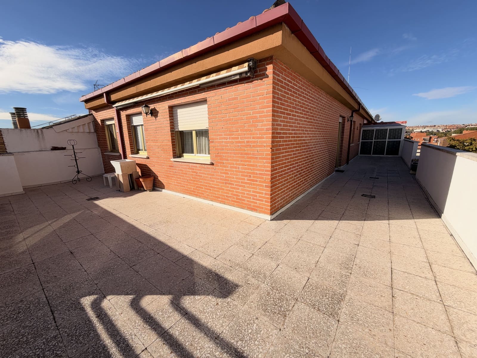 3 bedroom Penthouse for sale in Salamanca city with garage - € 140,000 (Ref: 10167563)