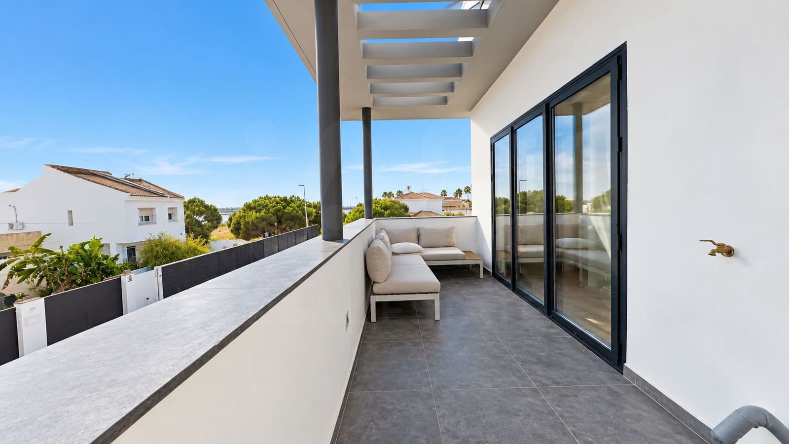 5 bedroom Townhouse for sale in Chiclana de la Frontera with pool garage - € 890,000 (Ref: 10167568)