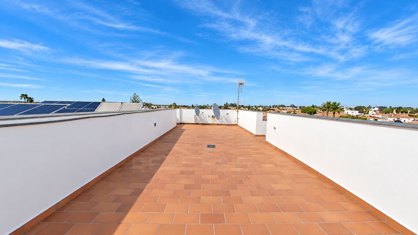 5 bedroom Townhouse for sale in Chiclana de la Frontera with pool garage - € 890,000 (Ref: 10167568)