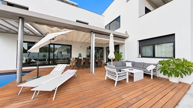 5 makuuhuone Omakotitalo myytävänä paikassa Chiclana de la Frontera mukana uima-altaan 
autotalli - 890 000 € (Ref: 10167568)
