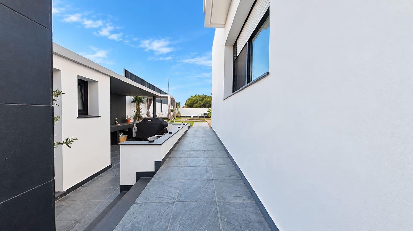 5 bedroom Townhouse for sale in Chiclana de la Frontera with pool garage - € 890,000 (Ref: 10167568)