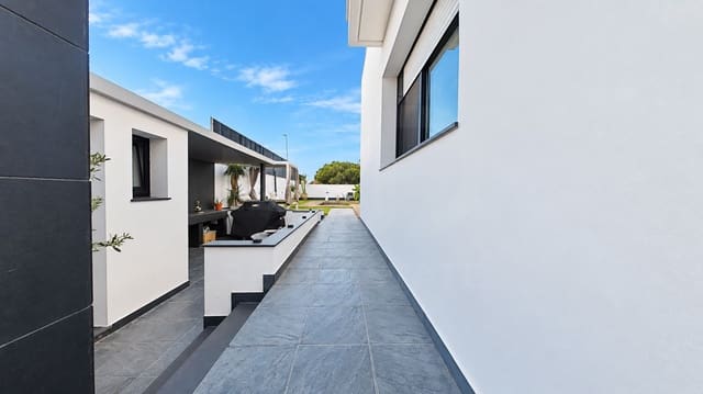 5 makuuhuone Omakotitalo myytävänä paikassa Chiclana de la Frontera mukana uima-altaan 
autotalli - 890 000 € (Ref: 10167568)