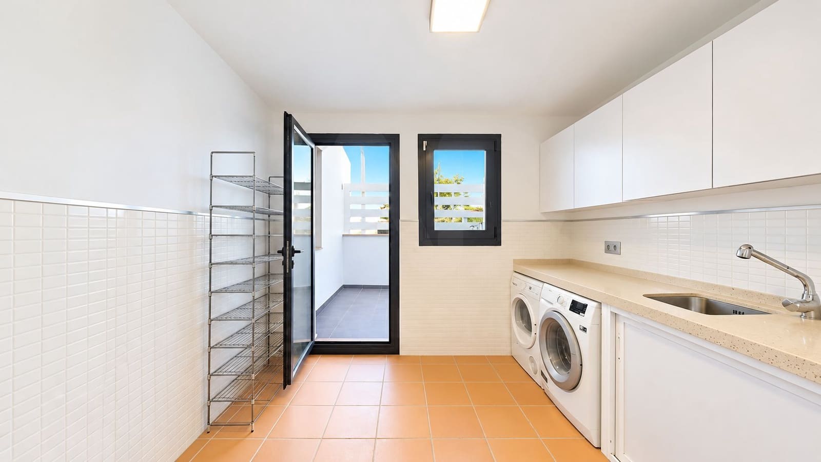 5 bedroom Townhouse for sale in Chiclana de la Frontera with pool garage - € 890,000 (Ref: 10167568)