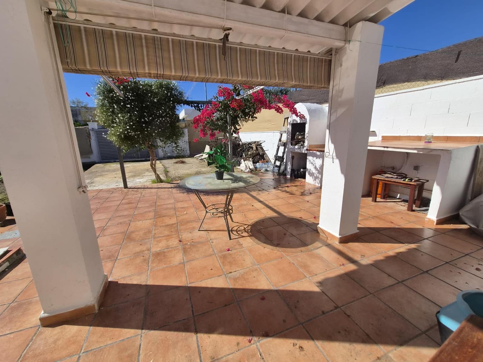 3 bedroom Villa for rent in Vilanova i la Geltru - € 900 (Ref: 10167574)