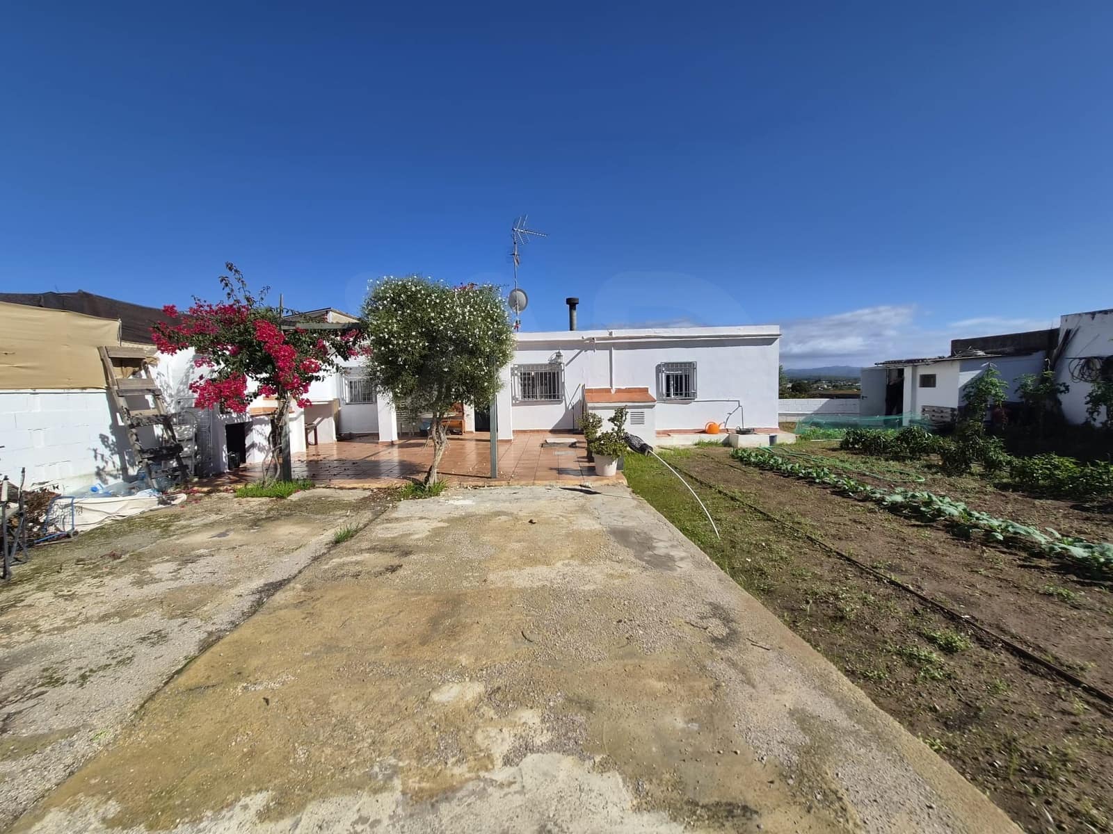 3 bedroom Villa for rent in Vilanova i la Geltru - € 900 (Ref: 10167574)
