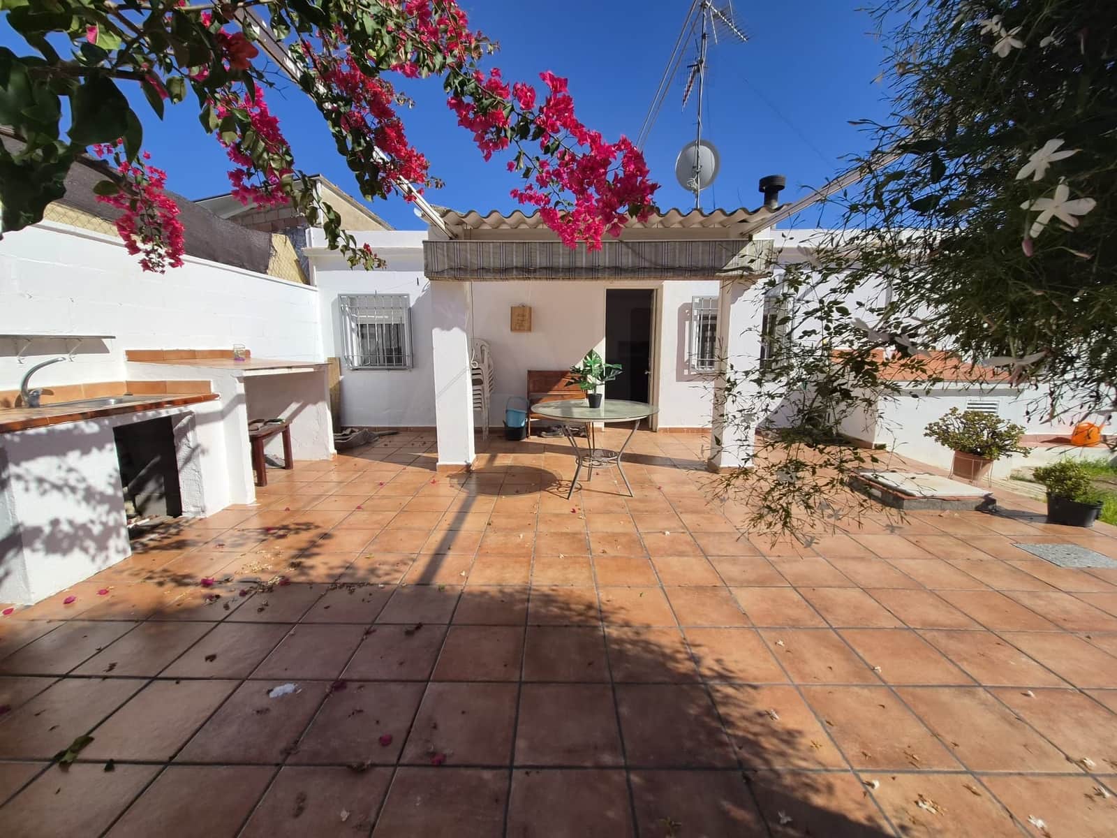 3 bedroom Villa for rent in Vilanova i la Geltru - € 900 (Ref: 10167574)