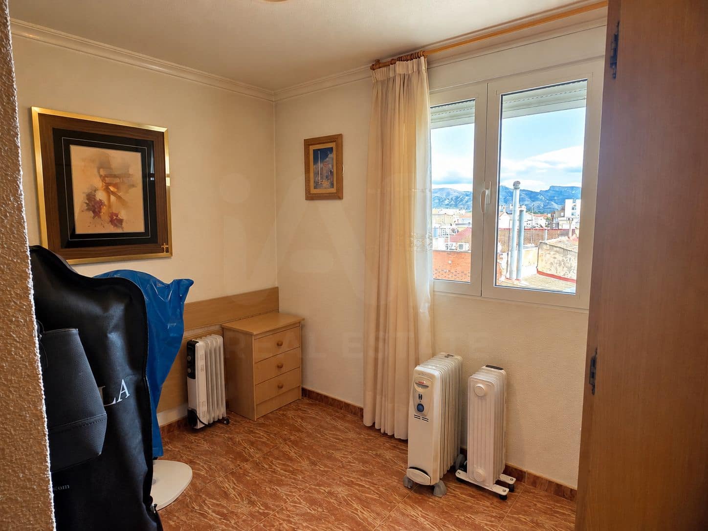 4 quarto Moradia em Banda para venda em Sax com garagem - 199 995 € (Ref: 10168052)