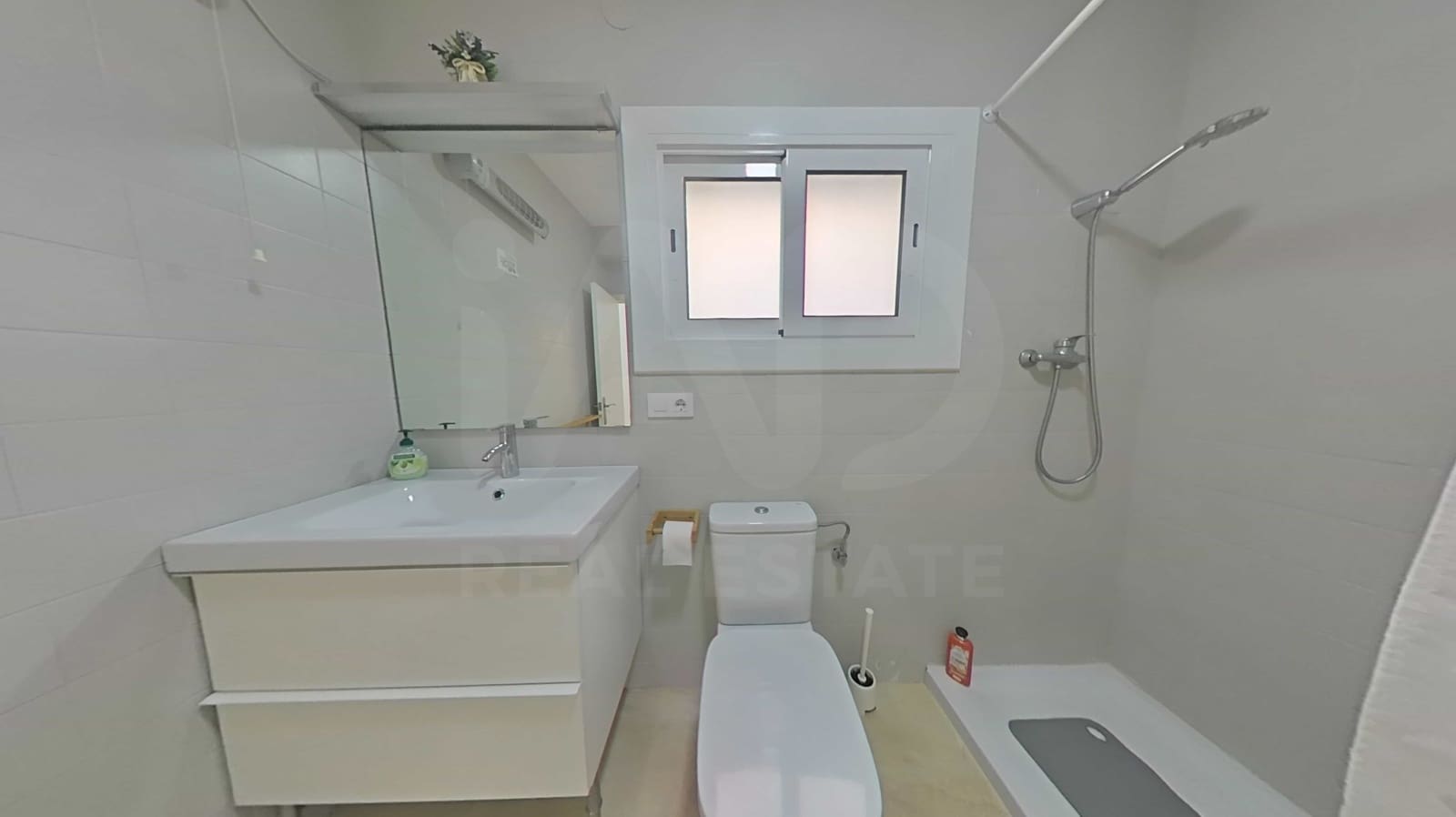6 bedroom Townhouse for sale in Torrelles de Foix - € 290,000 (Ref: 10168063)