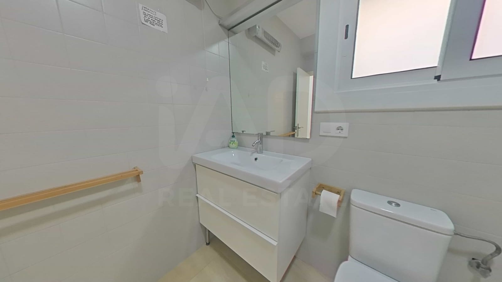 6 bedroom Townhouse for sale in Torrelles de Foix - € 290,000 (Ref: 10168063)