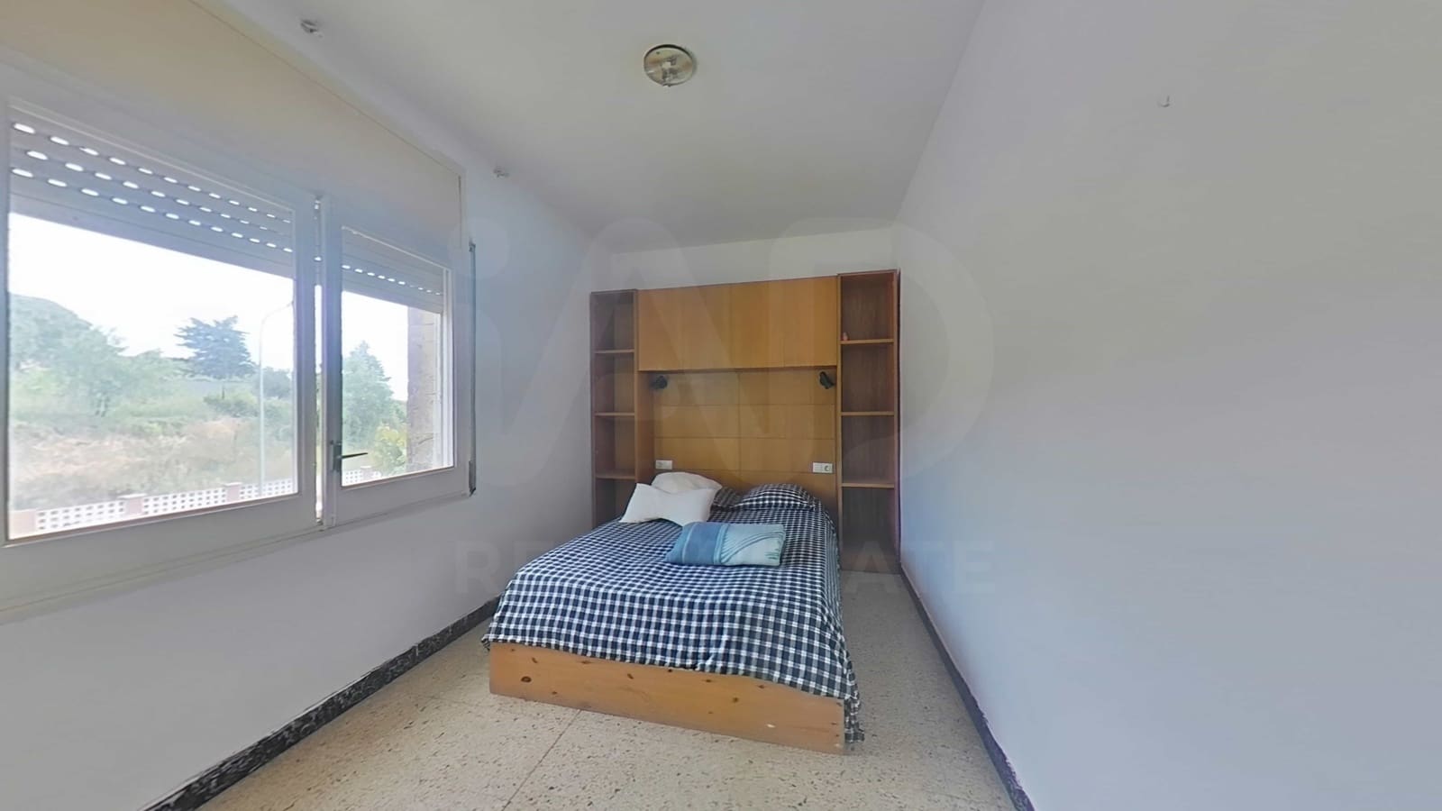 6 bedroom Townhouse for sale in Torrelles de Foix - € 290,000 (Ref: 10168063)