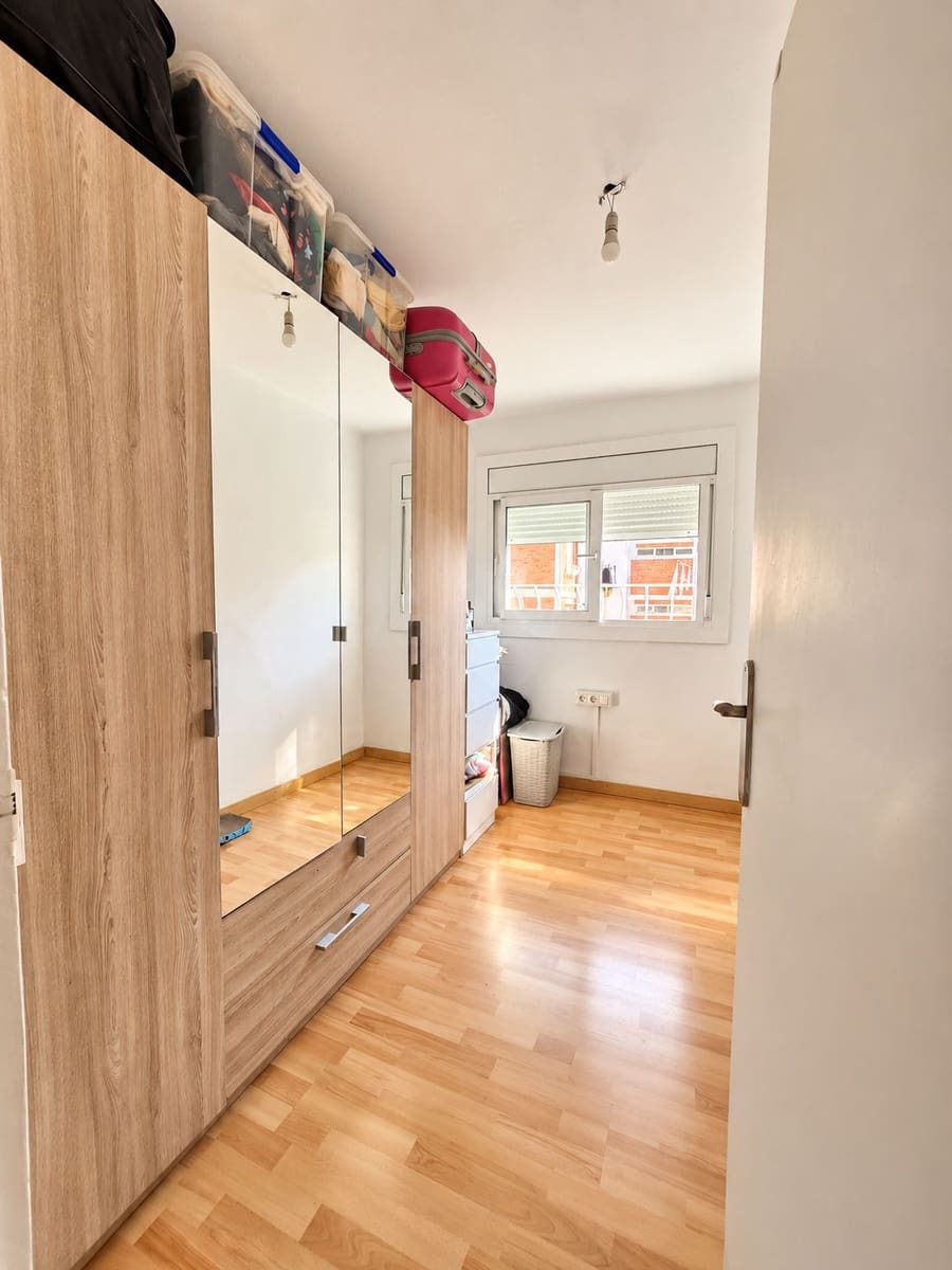 3 sovrum Lägenhet till salu i Sabadell - 159 500 € (Ref: 10168064)