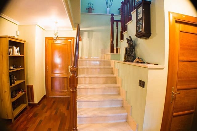 4 soverom Villa til salgs i San Andrés del Rabanedo med garasje - € 359 999 (Ref: 10168065)