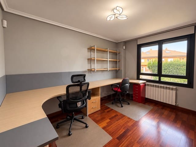4 soverom Villa til salgs i San Andrés del Rabanedo med garasje - € 359 999 (Ref: 10168065)