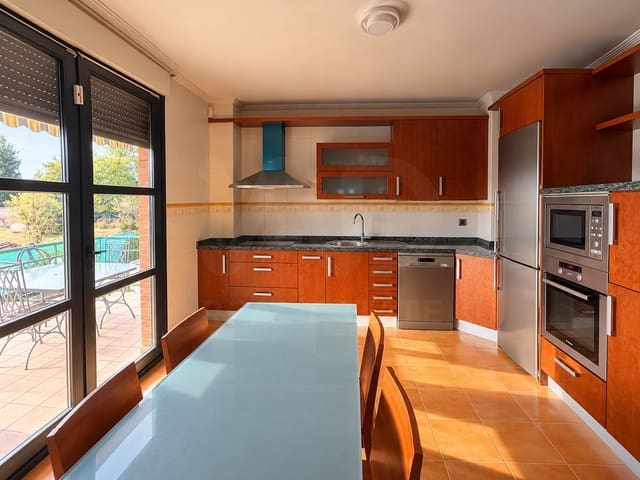 4 soverom Villa til salgs i San Andrés del Rabanedo med garasje - € 359 999 (Ref: 10168065)