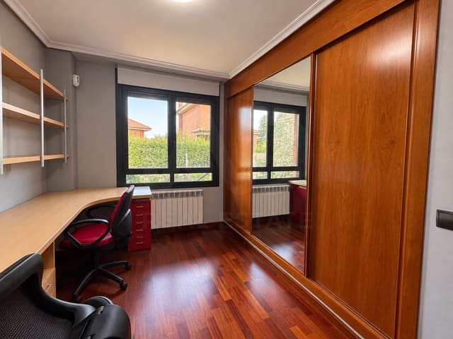 4 soverom Villa til salgs i San Andrés del Rabanedo med garasje - € 359 999 (Ref: 10168065)
