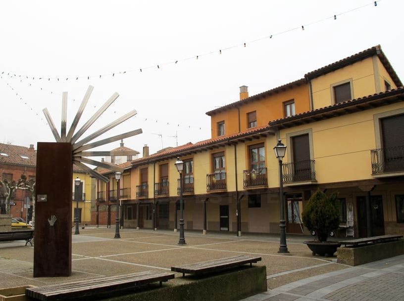 3 bedroom Apartment for sale in Mansilla de las Mulas - € 50,000 (Ref: 10168067)