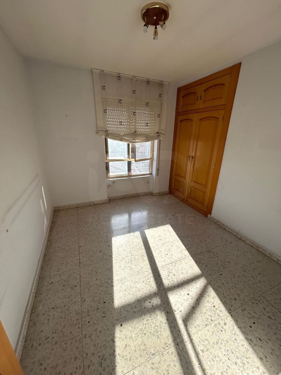3 bedroom Apartment for sale in Mansilla de las Mulas - € 50,000 (Ref: 10168067)