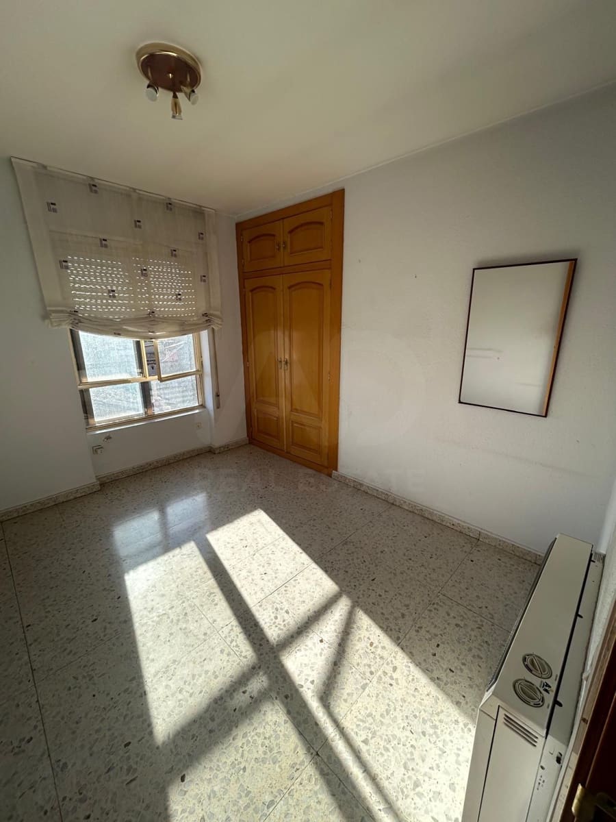 3 bedroom Apartment for sale in Mansilla de las Mulas - € 50,000 (Ref: 10168067)