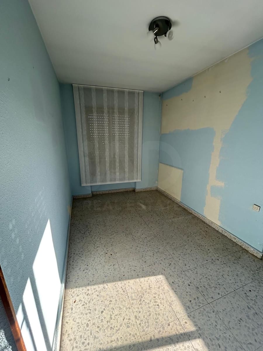 3 bedroom Apartment for sale in Mansilla de las Mulas - € 50,000 (Ref: 10168067)