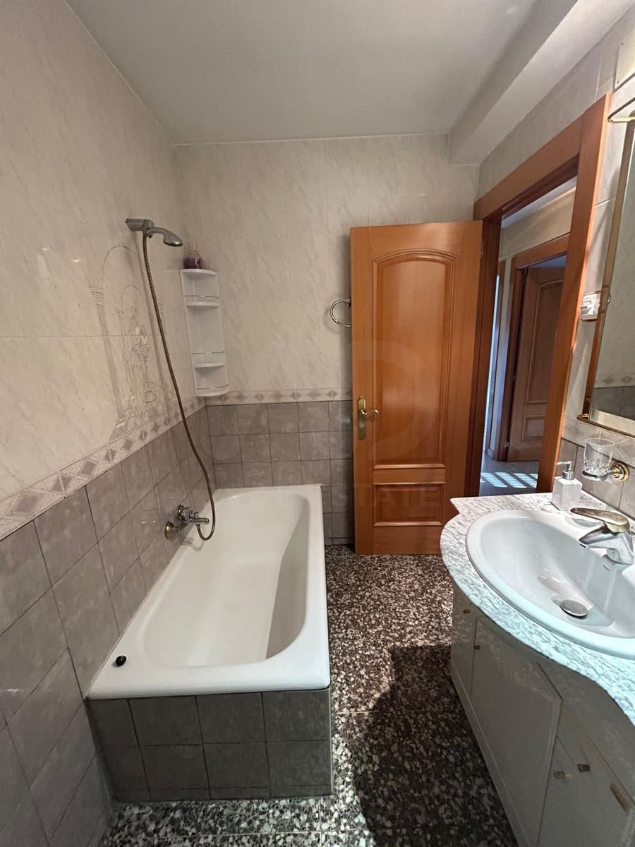 3 bedroom Apartment for sale in Mansilla de las Mulas - € 50,000 (Ref: 10168067)
