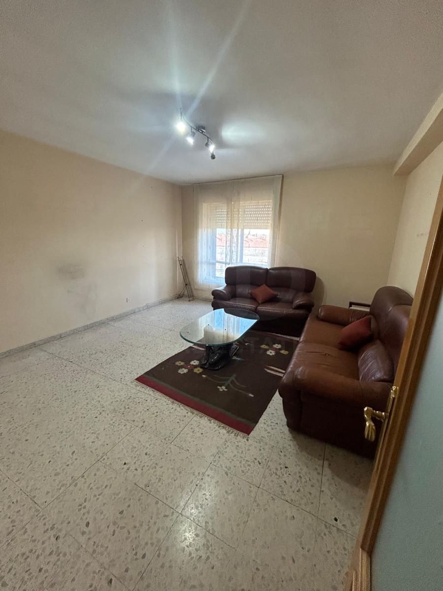 3 bedroom Apartment for sale in Mansilla de las Mulas - € 50,000 (Ref: 10168067)