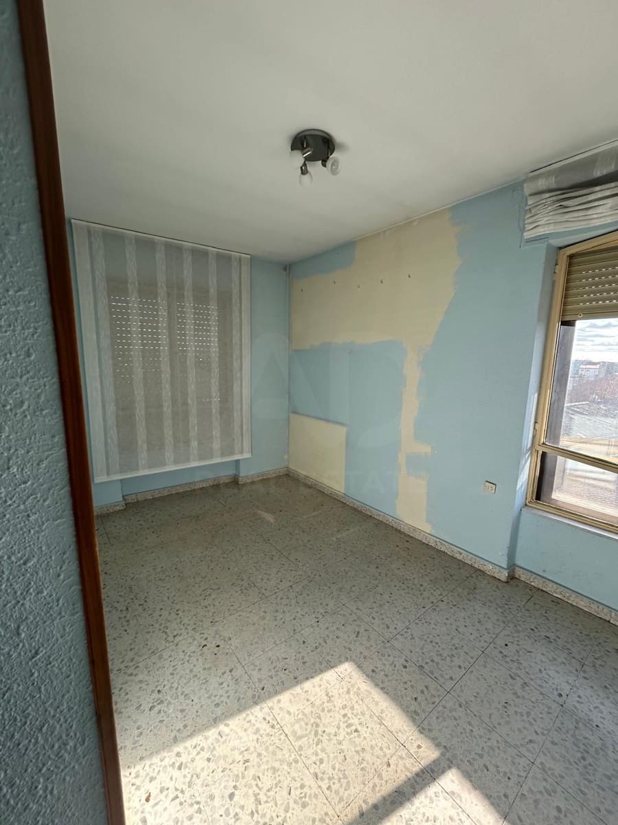 3 bedroom Apartment for sale in Mansilla de las Mulas - € 50,000 (Ref: 10168067)