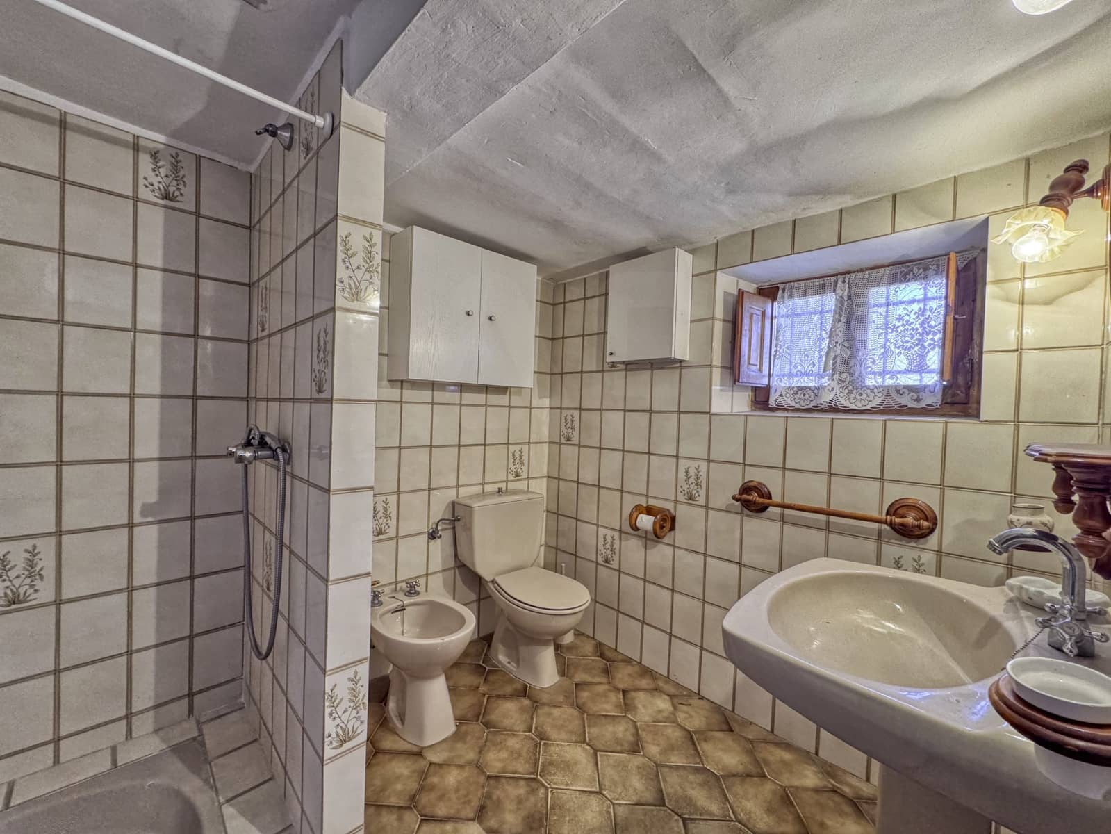 6 bedroom Townhouse for sale in Rubielos de Mora with garage - € 195,000 (Ref: 10168070)