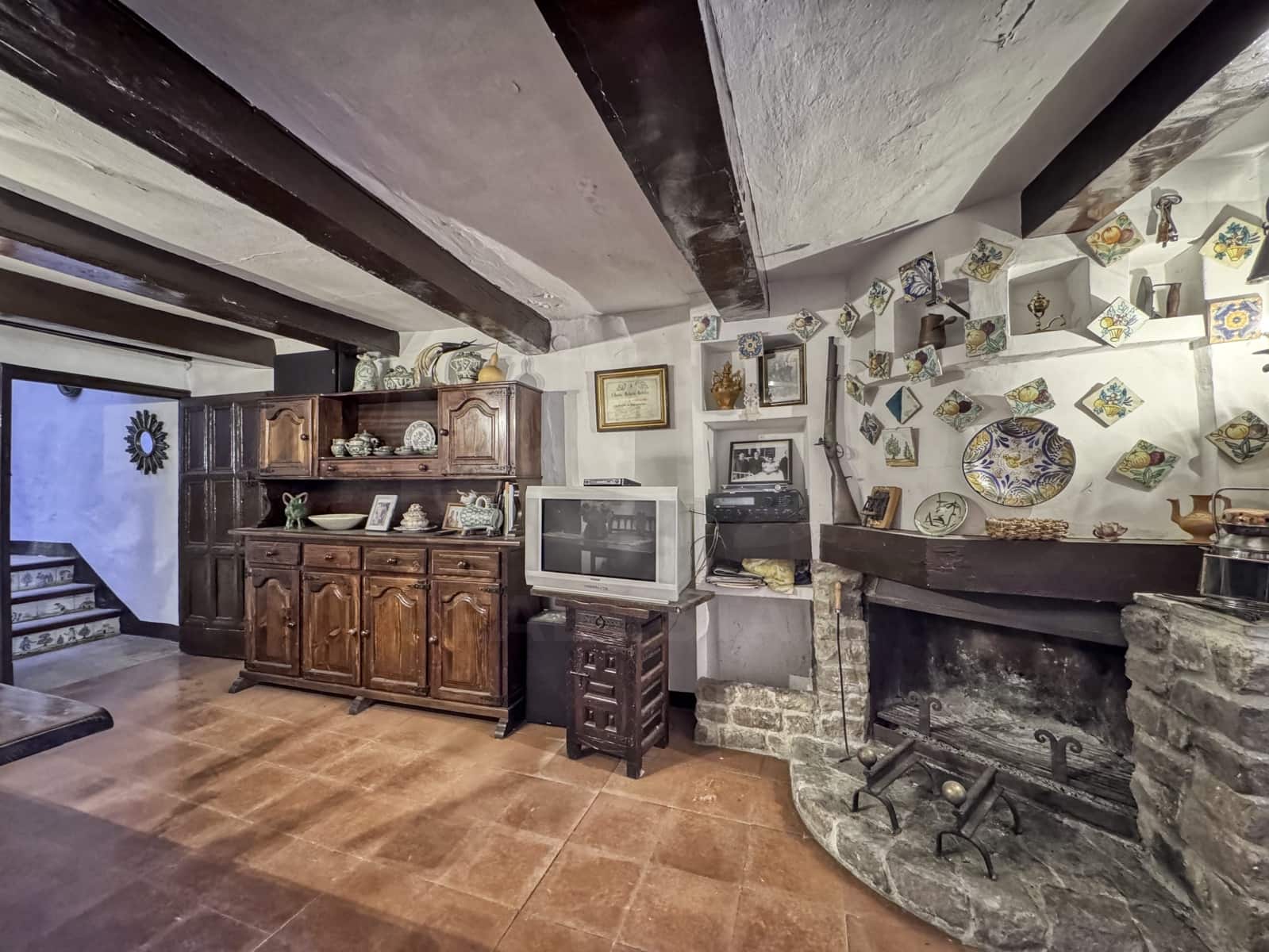6 bedroom Townhouse for sale in Rubielos de Mora with garage - € 195,000 (Ref: 10168070)
