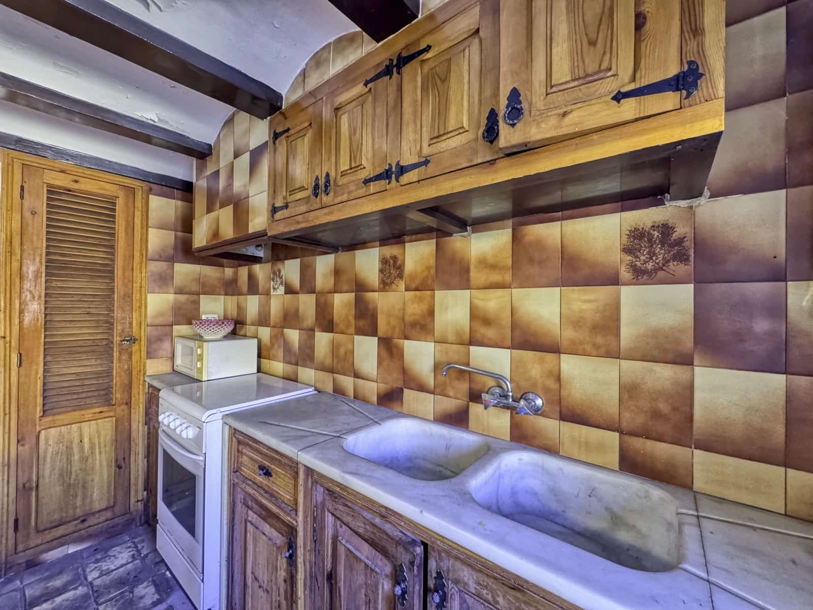 6 bedroom Townhouse for sale in Rubielos de Mora with garage - € 195,000 (Ref: 10168070)