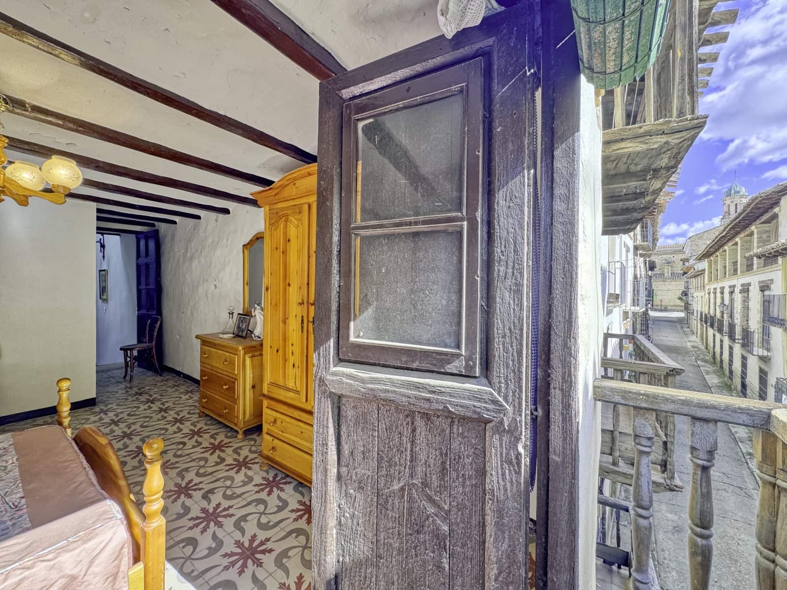 6 bedroom Townhouse for sale in Rubielos de Mora with garage - € 195,000 (Ref: 10168070)