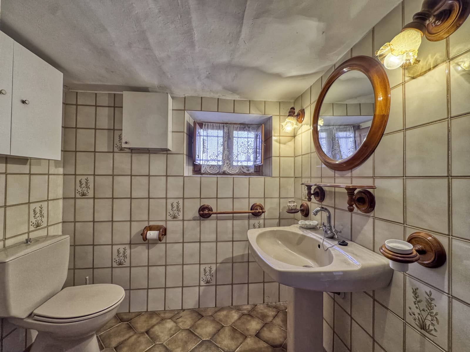 6 bedroom Townhouse for sale in Rubielos de Mora with garage - € 195,000 (Ref: 10168070)