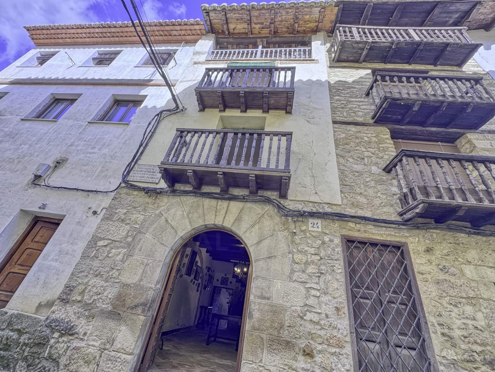 6 bedroom Townhouse for sale in Rubielos de Mora with garage - € 195,000 (Ref: 10168070)