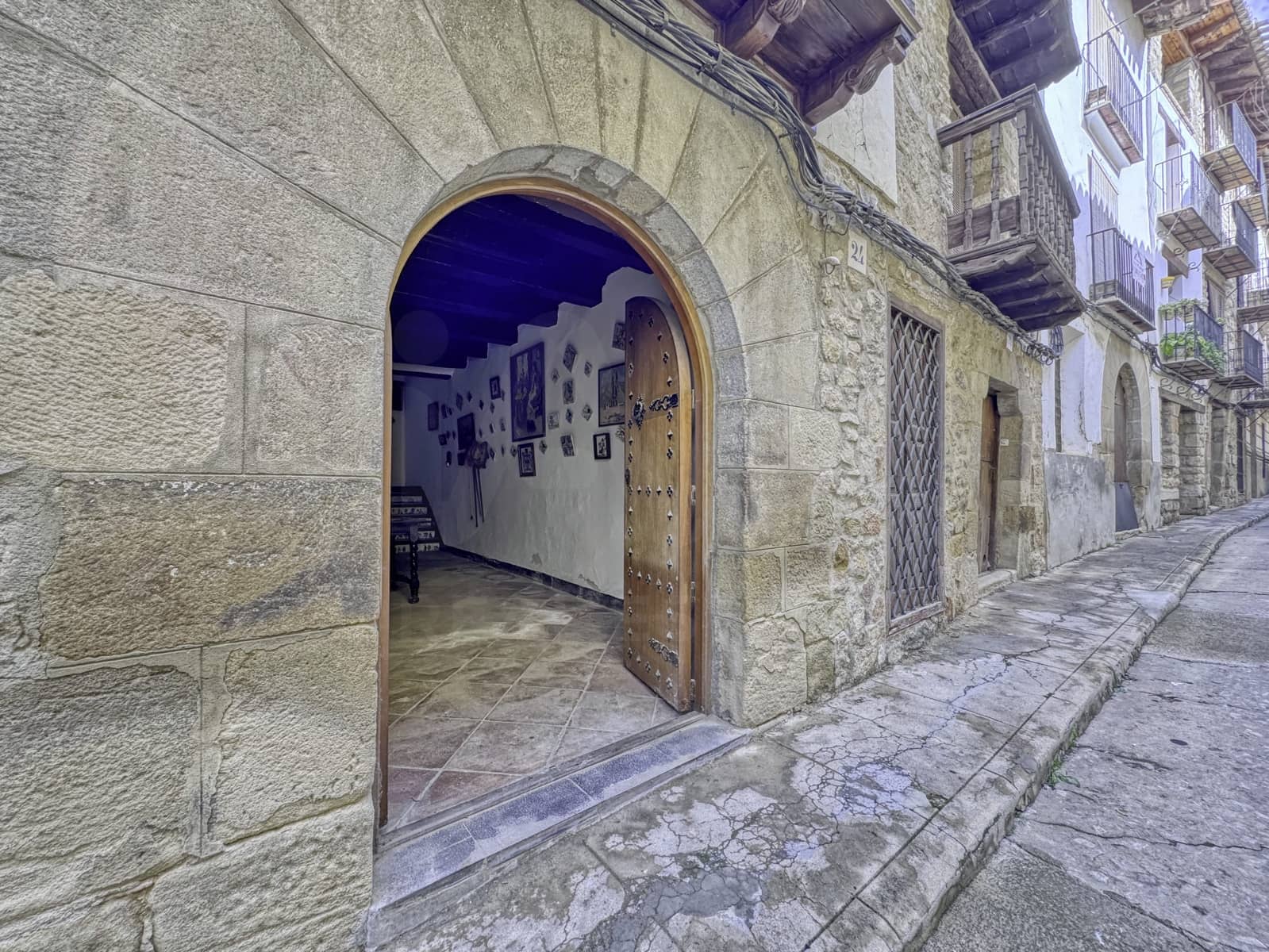 6 bedroom Townhouse for sale in Rubielos de Mora with garage - € 195,000 (Ref: 10168070)