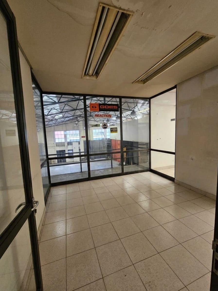 Local Comercial en León ciudad en venta - 300.000 € (Ref: 10169369)