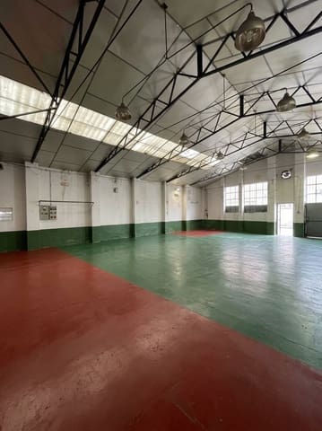 Local Comercial en León ciudad en venta - 300.000 € (Ref: 10169369)