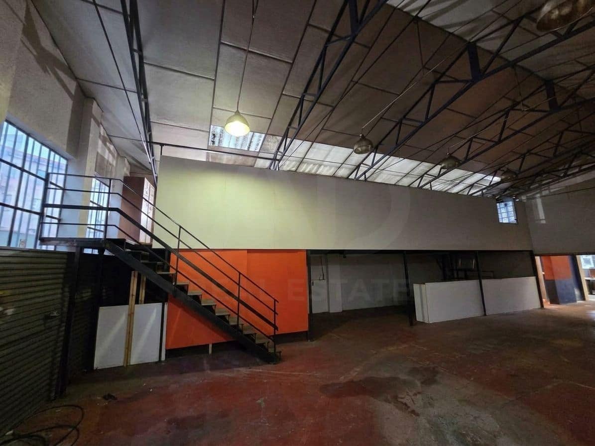 Local Comercial en León ciudad en venta - 300.000 € (Ref: 10169369)