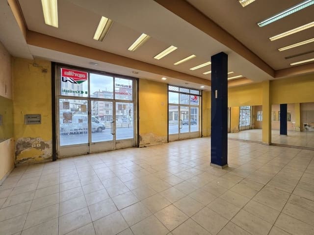 Local Comercial en León ciudad en venta - 300.000 € (Ref: 10169369)