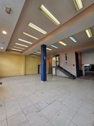 Local Comercial en León ciudad en venta - 300.000 € (Ref: 10169369)